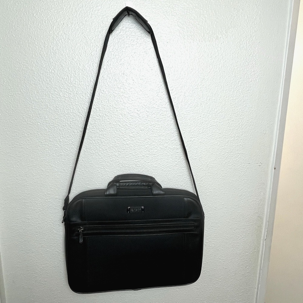 Kenneth Cole Reaction Black Soft Briefcase Messenger Bag Style 536390‎